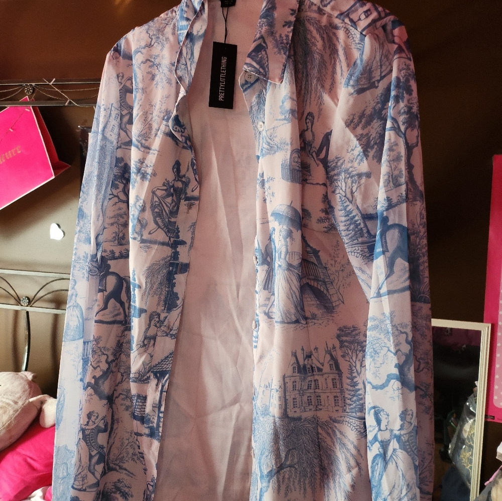 Pretty Little Thing SIZE 16 Light Blue Printed Fitted Chiffon Top